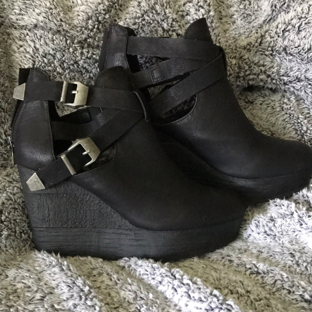 Stunning, Like New, Black Sbicca Wedge Bootie!